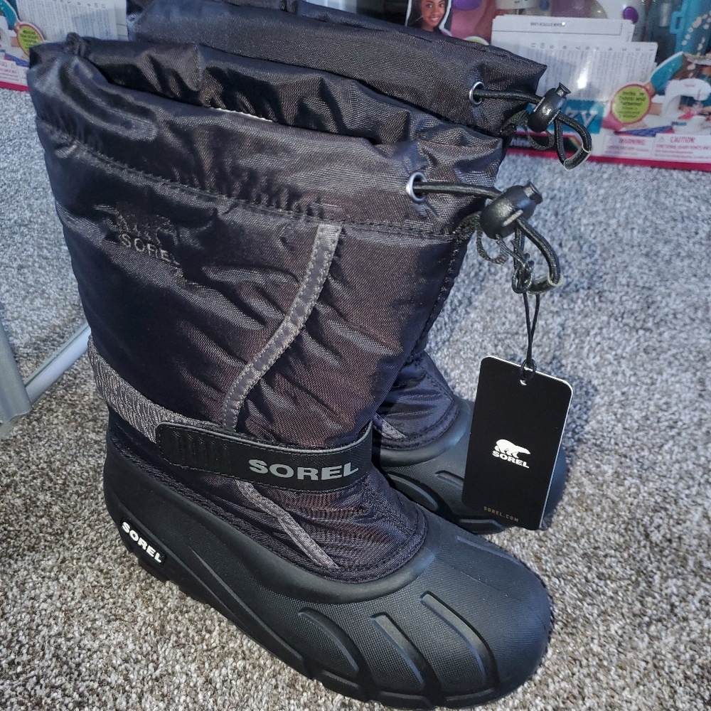 Boys Sorel snow boots size 3